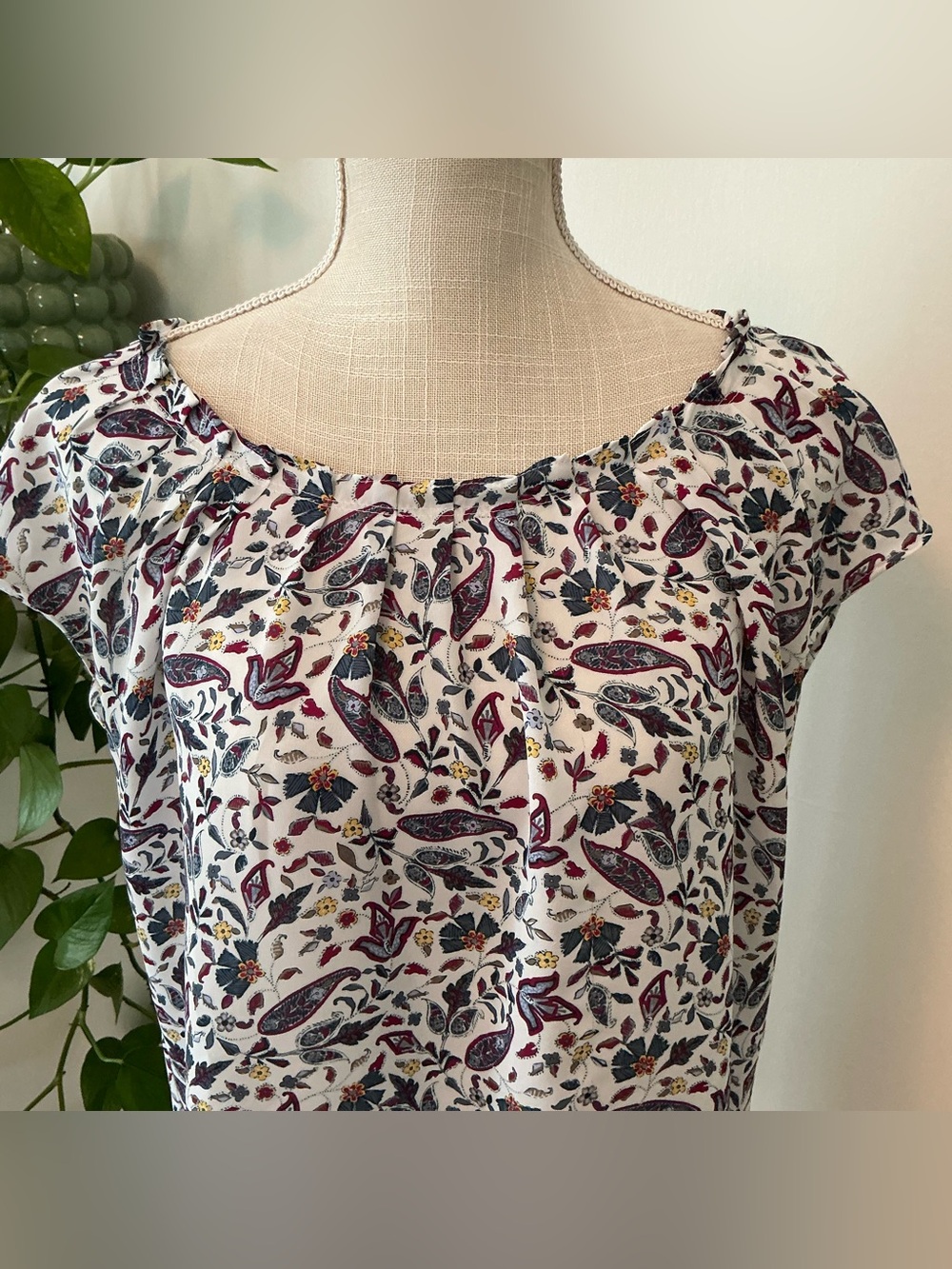 LC Lauren Conrad | White Floral Back Tie Blouse size Medium - Picture 2 of 10